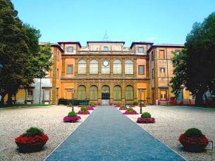 Villa  Mondragone faade